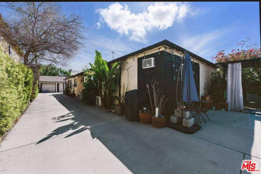 North Hollywood, CA 91601,5710 Vineland AVE
