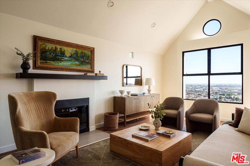 Los Angeles, CA 90065,1426 Killarney AVE