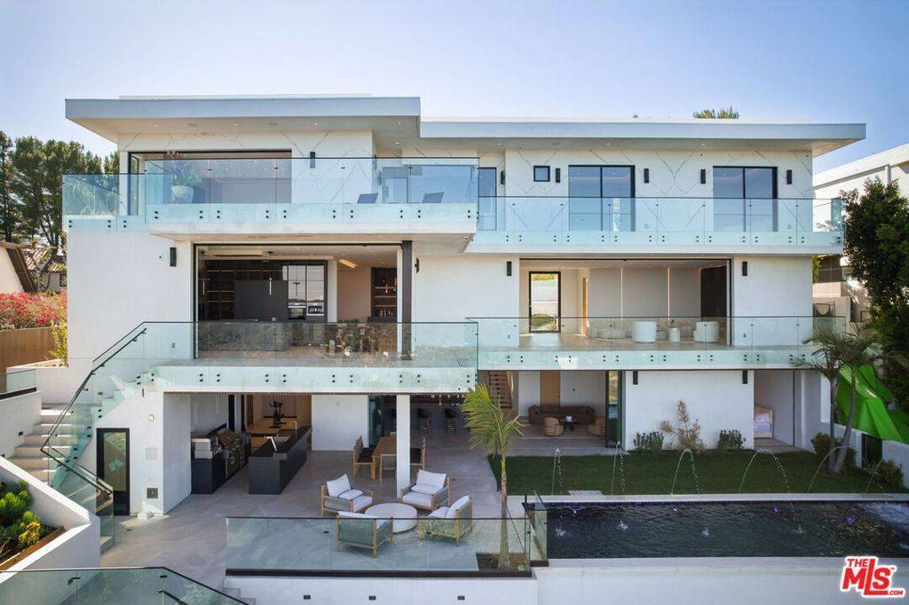 Los Angeles, CA 90077,2180 Stradella RD