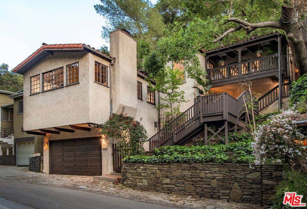 Beverly Hills, CA 90210,9850 Yoakum DR