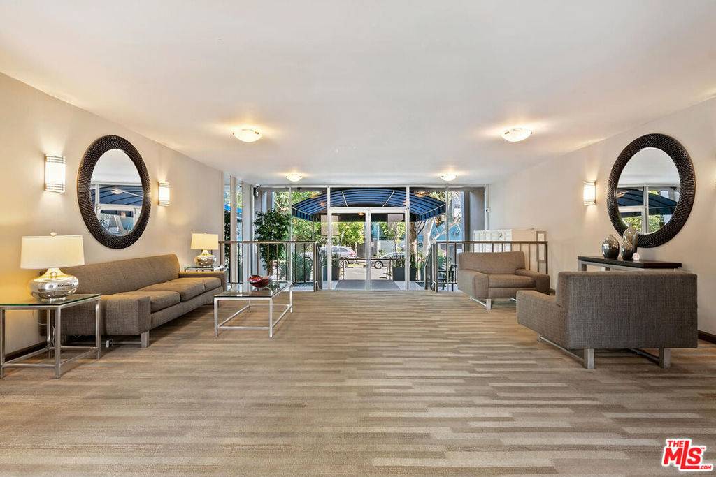 West Hollywood, CA 90069,927 N Kings RD #107