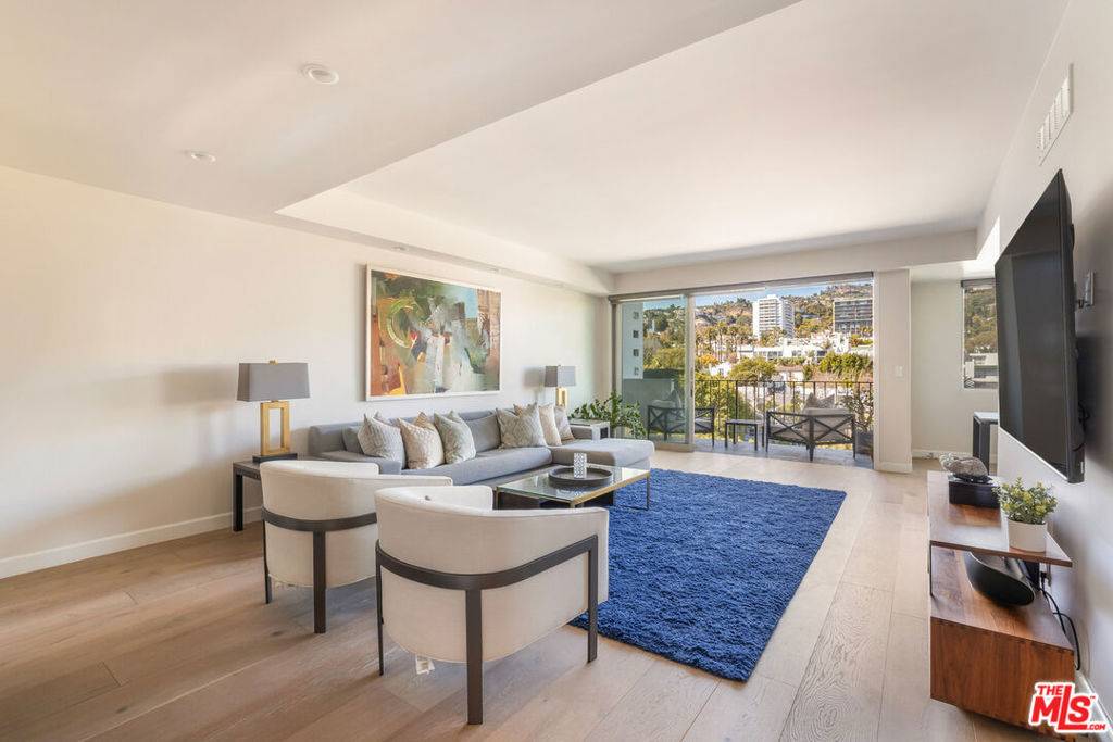 West Hollywood, CA 90069,818 N Doheny DR #607