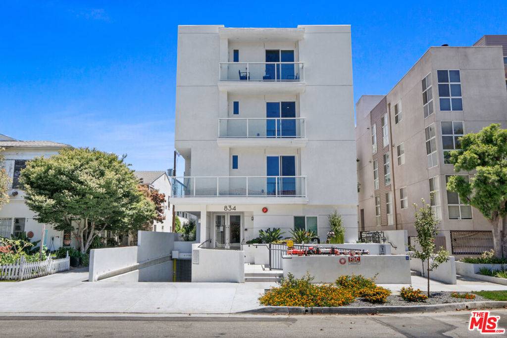 Los Angeles, CA 90035,834 S Shenandoah ST #301