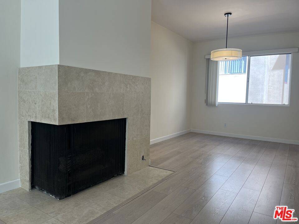 Los Angeles, CA 90049,11937 Darlington AVE #2