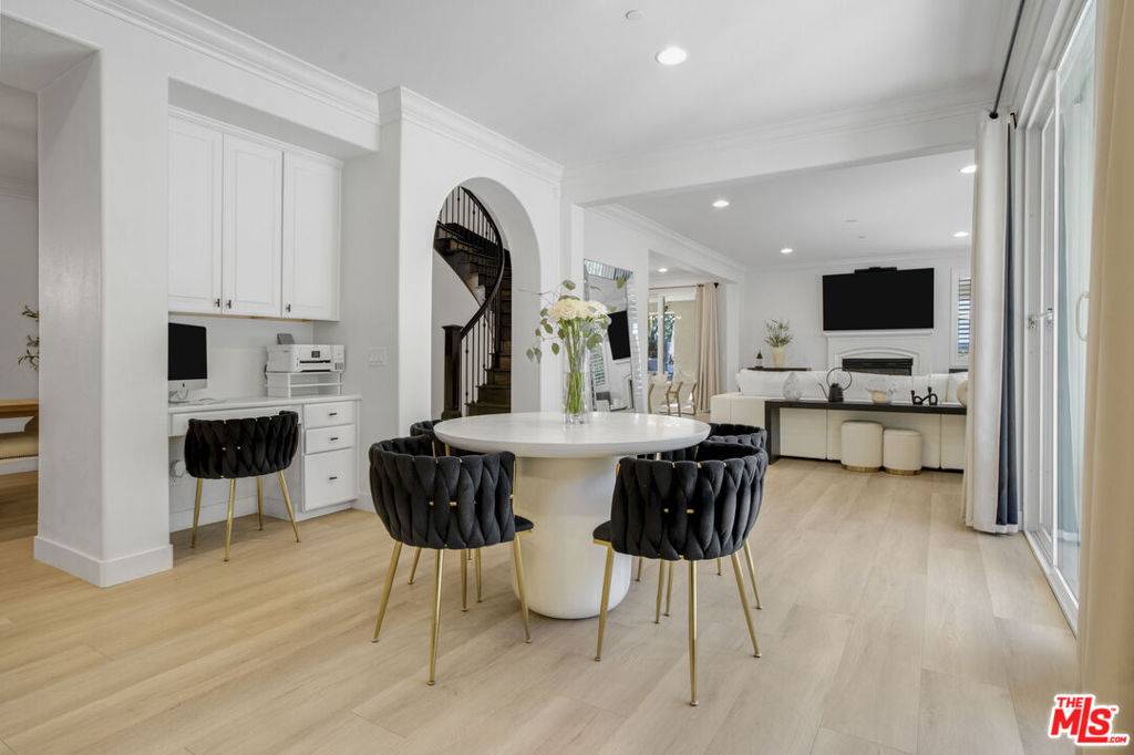 Valencia, CA 91354,28265 Forge CT