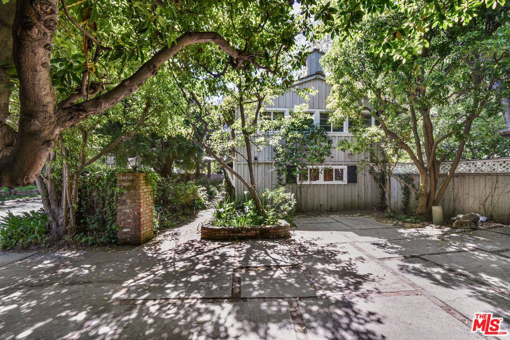 Beverly Hills, CA 90210,2037 Benedict Canyon DR