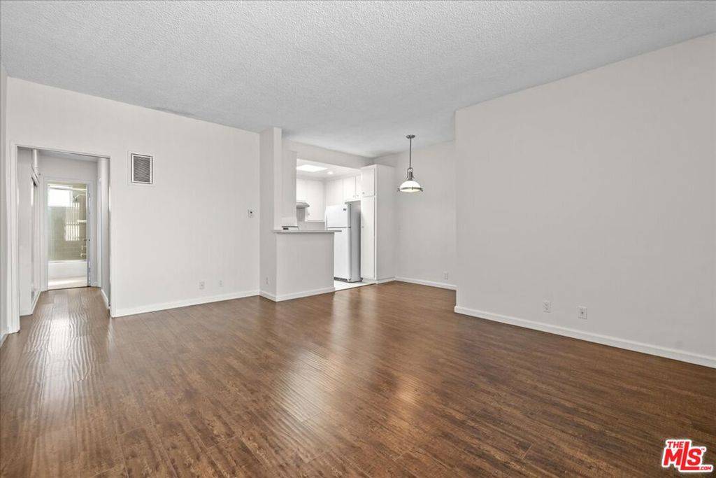 Los Angeles, CA 90046,1337 N Gardner ST #9