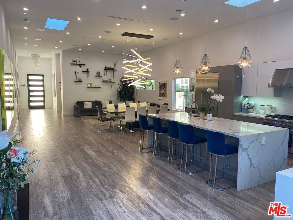 Los Angeles, CA 90035,1420 Stearns DR