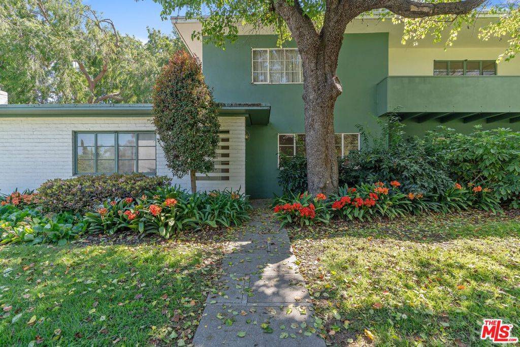Los Angeles, CA 90016,5146 Village