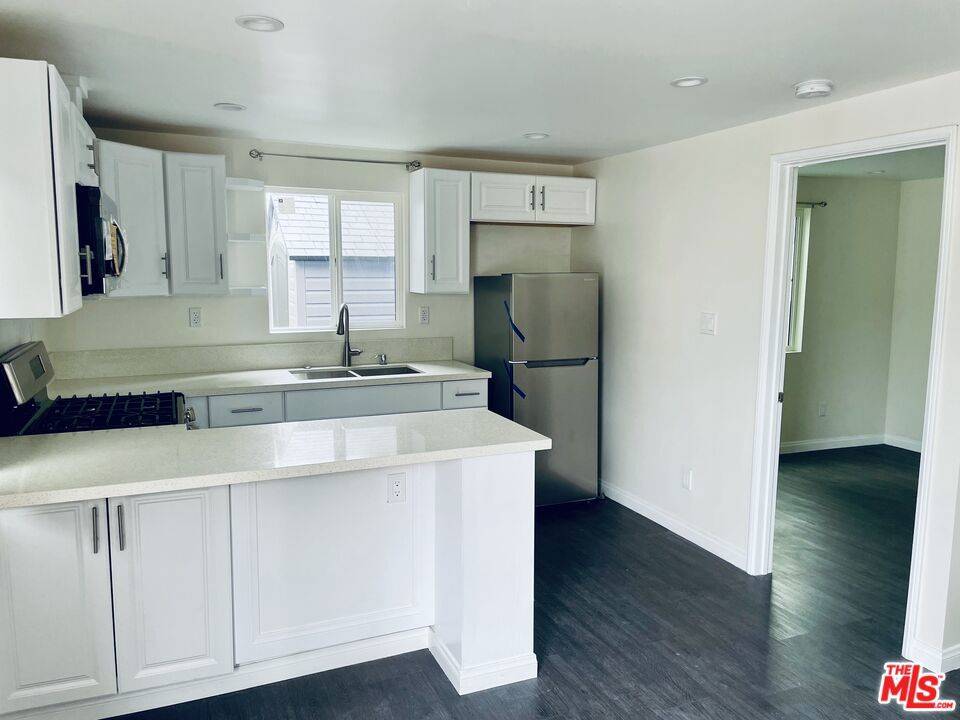 Los Angeles, CA 90004,463 N Ardmore AVE