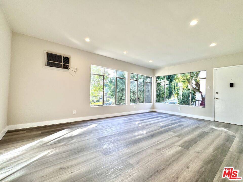 Los Angeles, CA 90035,925 S HOLT AVE #6