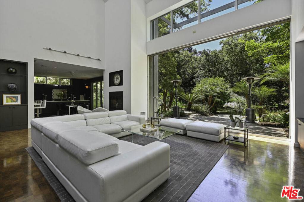 Pacific Palisades, CA 90272,1500 Rustic LN