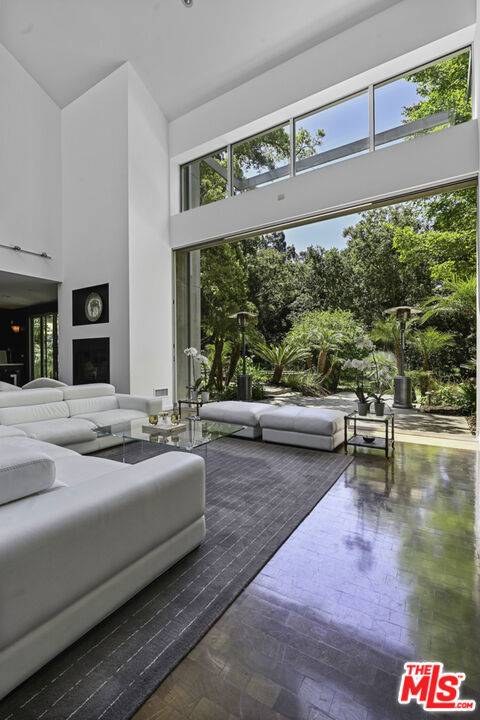 Pacific Palisades, CA 90272,1500 Rustic LN