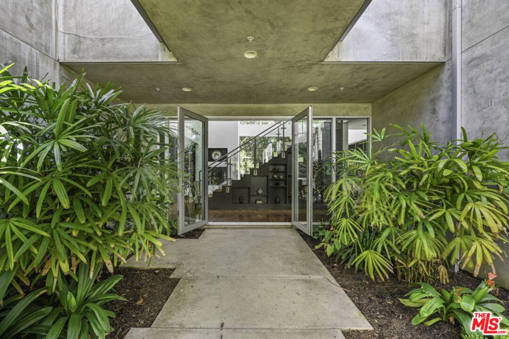 Pacific Palisades, CA 90272,1500 Rustic LN