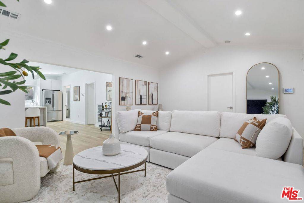 8226 Fountain AVE West Hollywood, CA 90046
