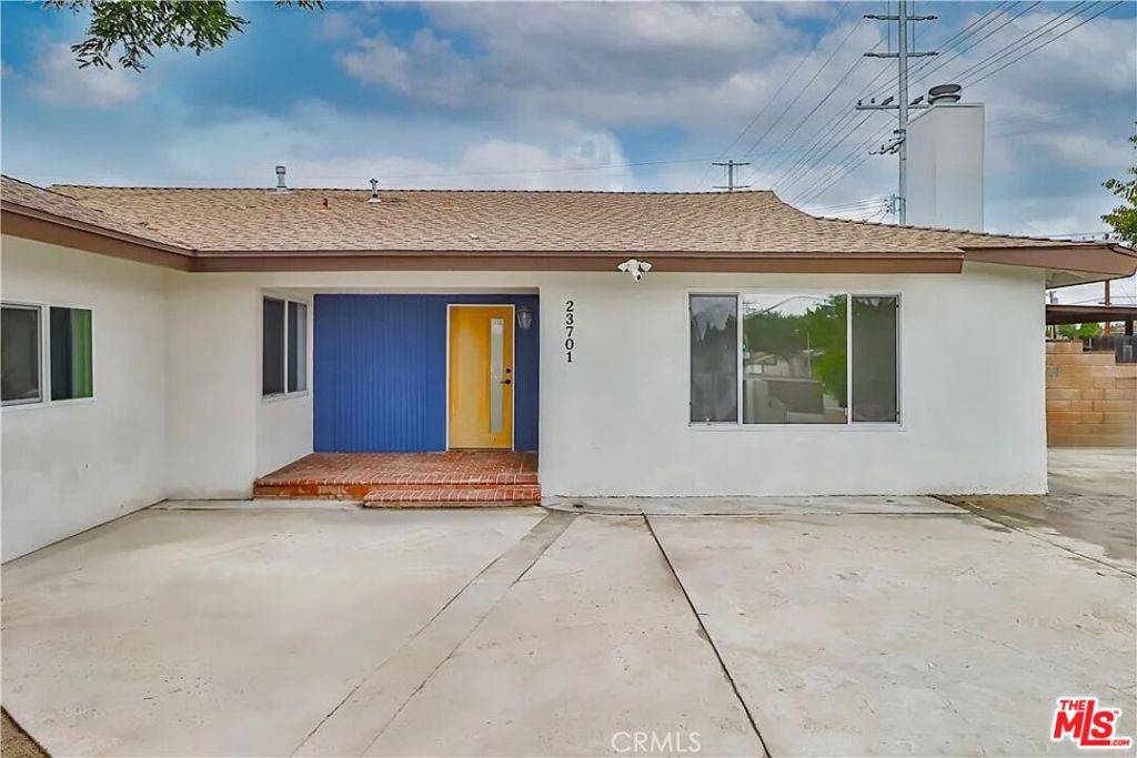 Woodland Hills, CA 91367,23701 Califa ST