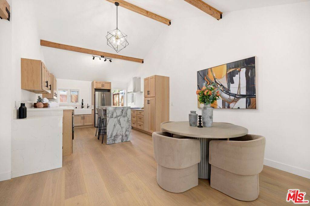 West Hollywood, CA 90048,529 Norwich DR