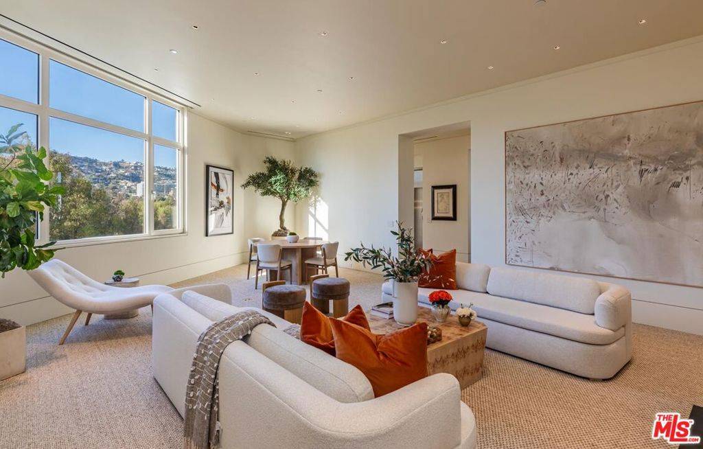Beverly Hills, CA 90210,455 N Palm DR #PH