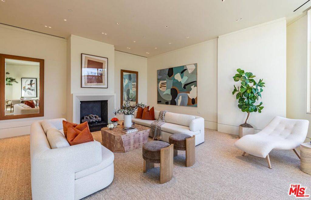 Beverly Hills, CA 90210,455 N Palm DR #PH