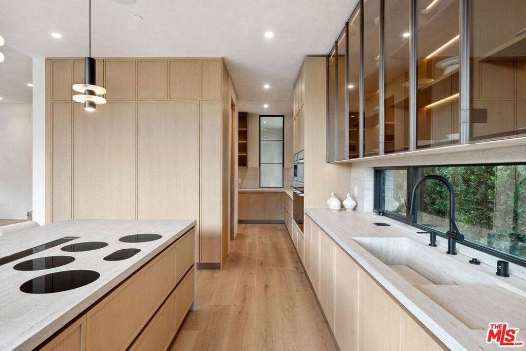 14718 Otsego ST Sherman Oaks, CA 91403