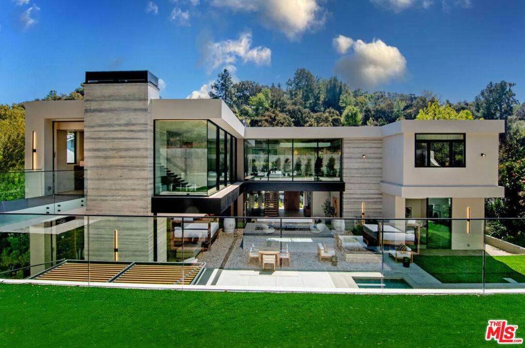 Beverly Hills, CA 90210,2641 Hutton DR