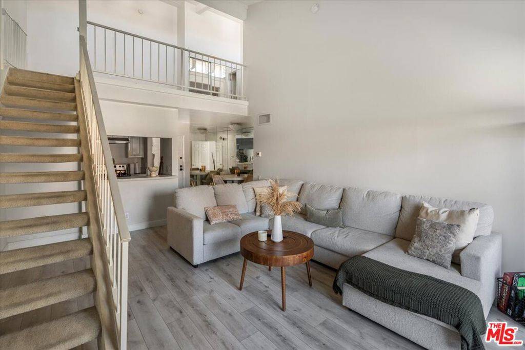 Encino, CA 91316,5460 White Oak AVE #E305