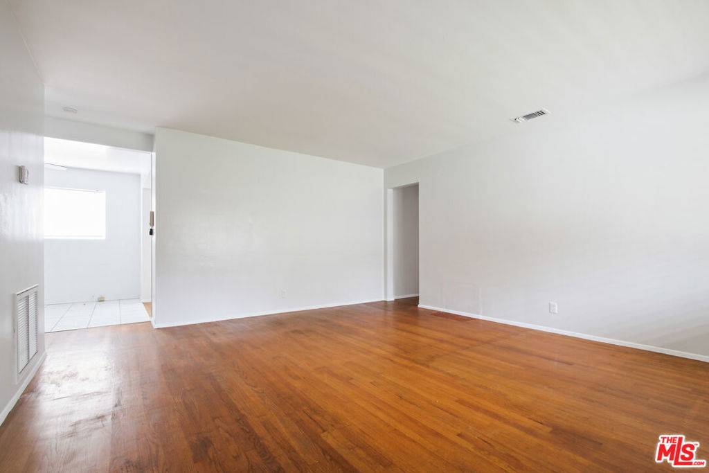 Inglewood, CA 90302,122 E 64th PL #122 1/2