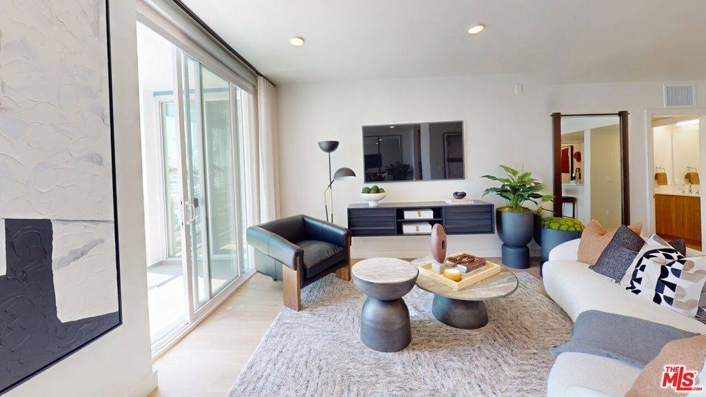 Marina Del Rey, CA 90292,13900 Panay WAY #M-105