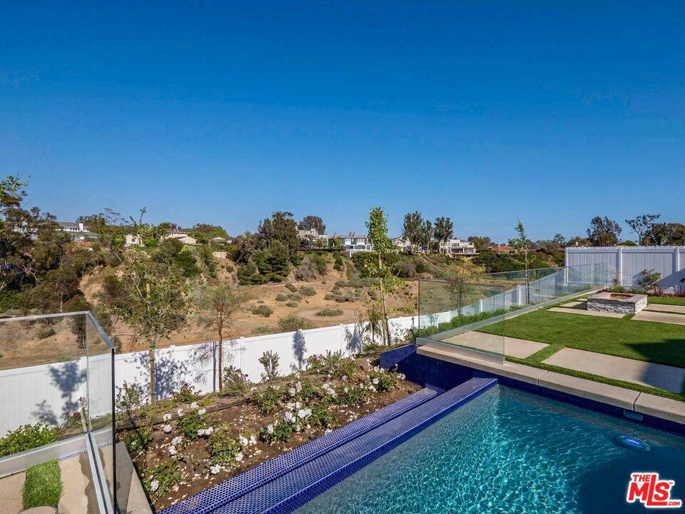 Pacific Palisades, CA 90272,15225 De Pauw ST