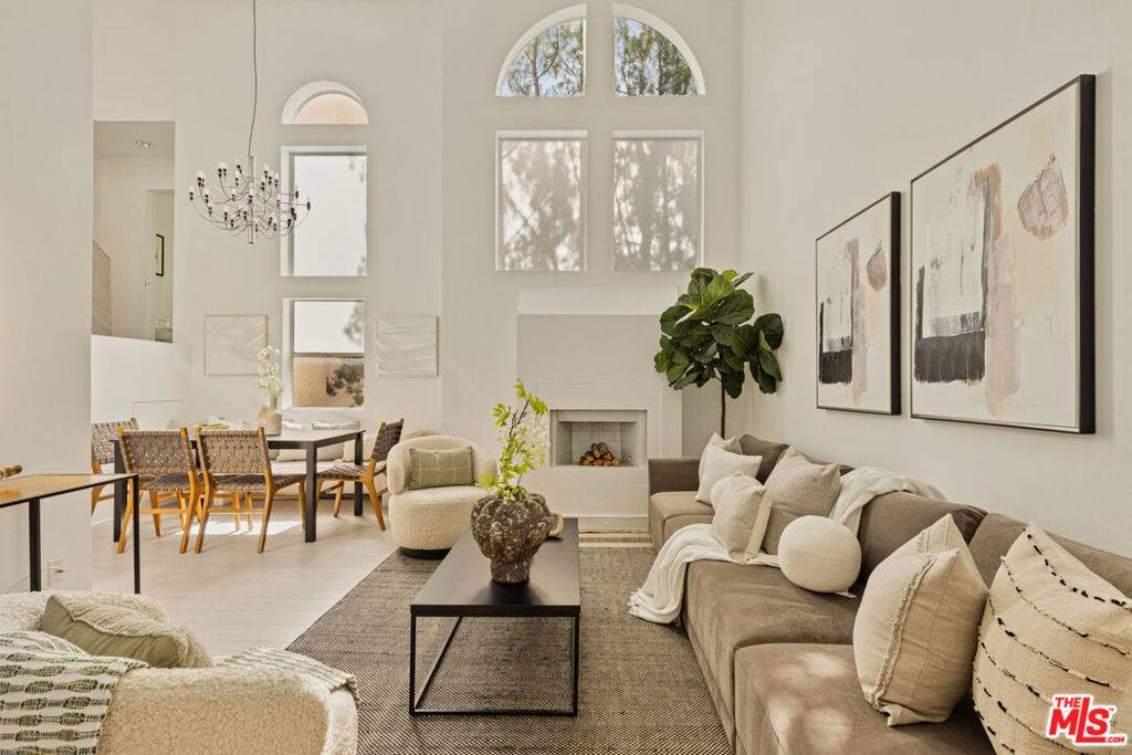 West Hollywood, CA 90048,136 S Clark DR #7