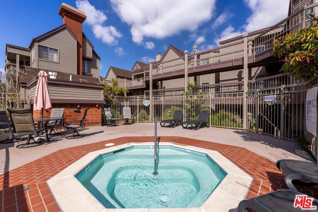 Glendale, CA 91202,248 W Loraine ST #102