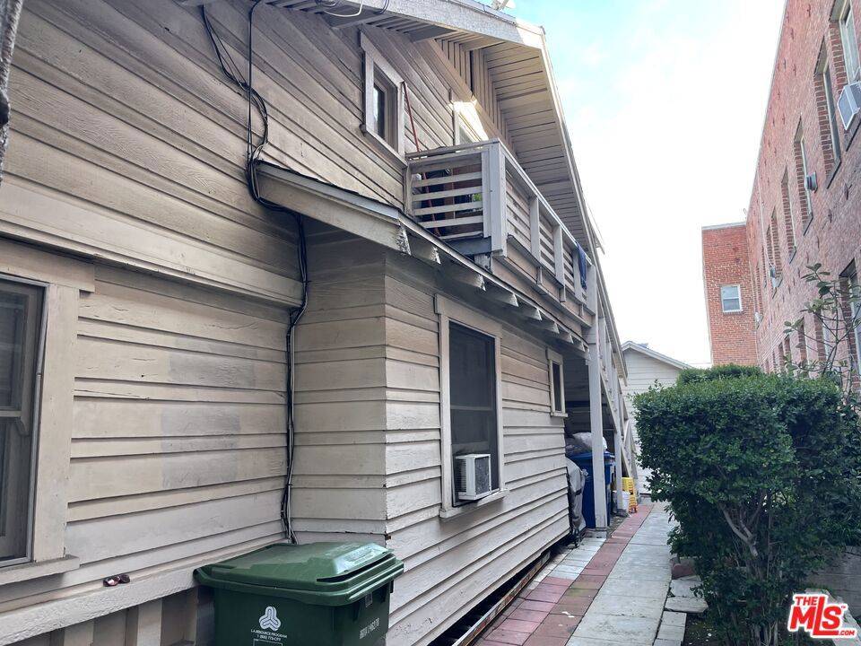 Los Angeles, CA 90042,205 Newland ST