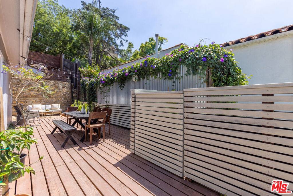 Los Angeles, CA 90065,450 Rustic DR