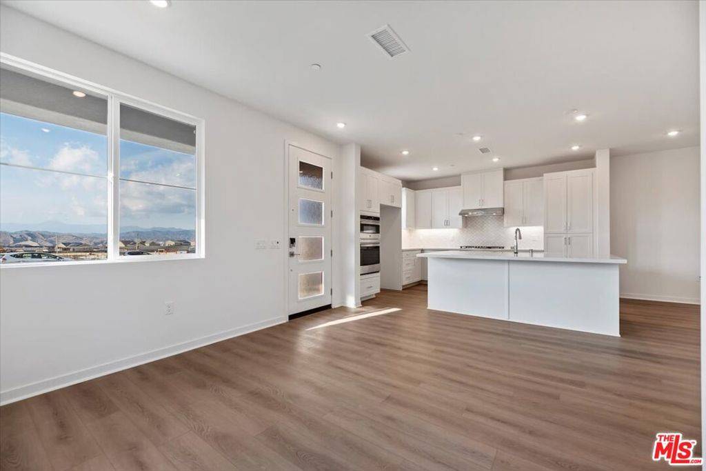 Valencia, CA 91381,27323 Maverick PL
