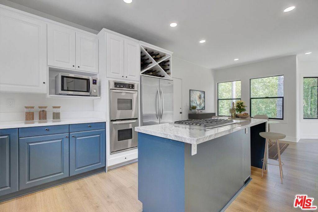 Los Angeles, CA 90068,2741 Rinconia DR