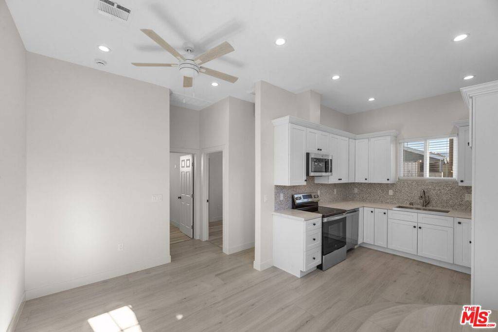 Burbank, CA 91505,1956 Ontario #101
