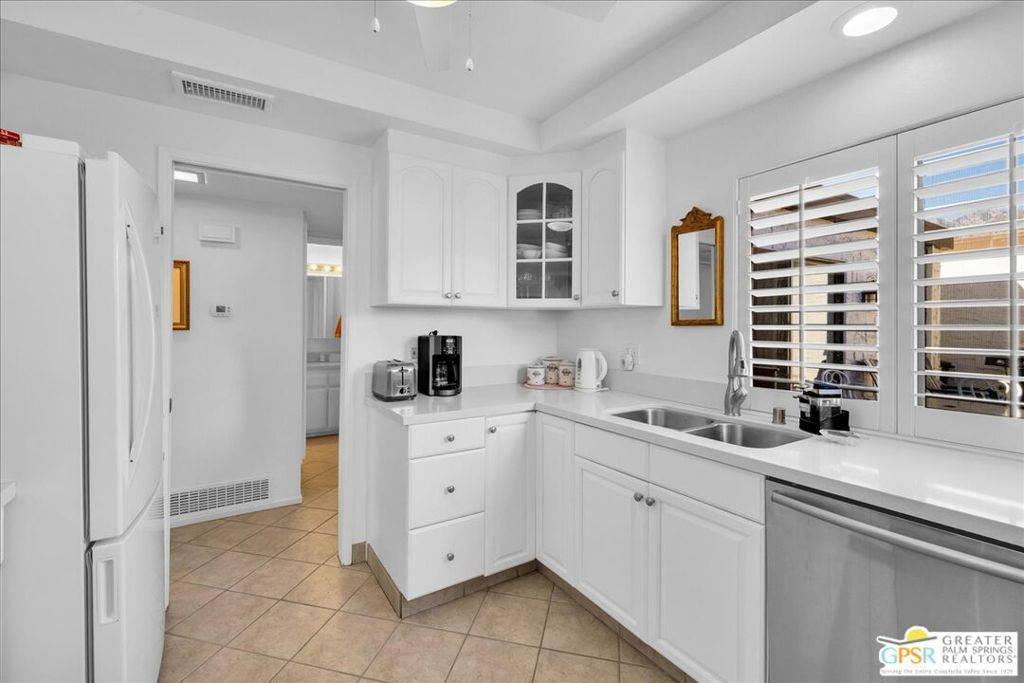 2367 S Gene Autry TRL #B Palm Springs, CA 92264