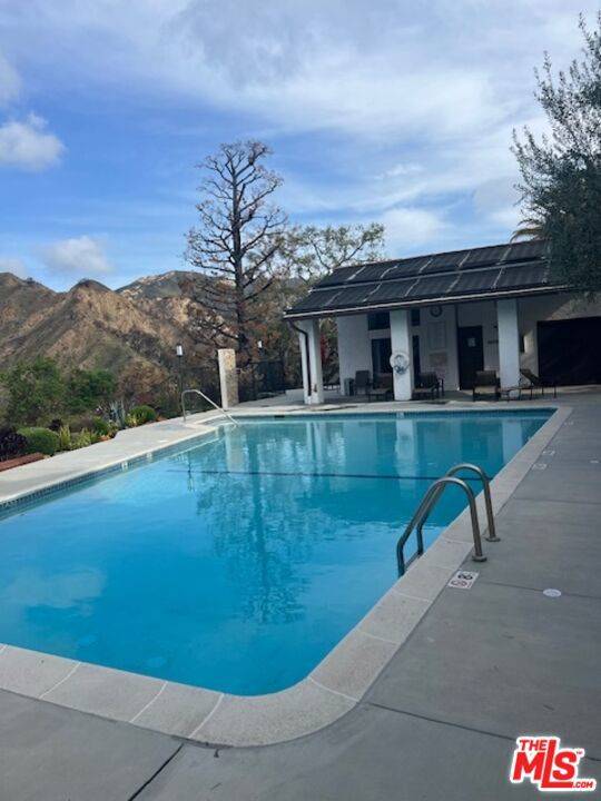 Pacific Palisades, CA 90272,1593 Michael LN