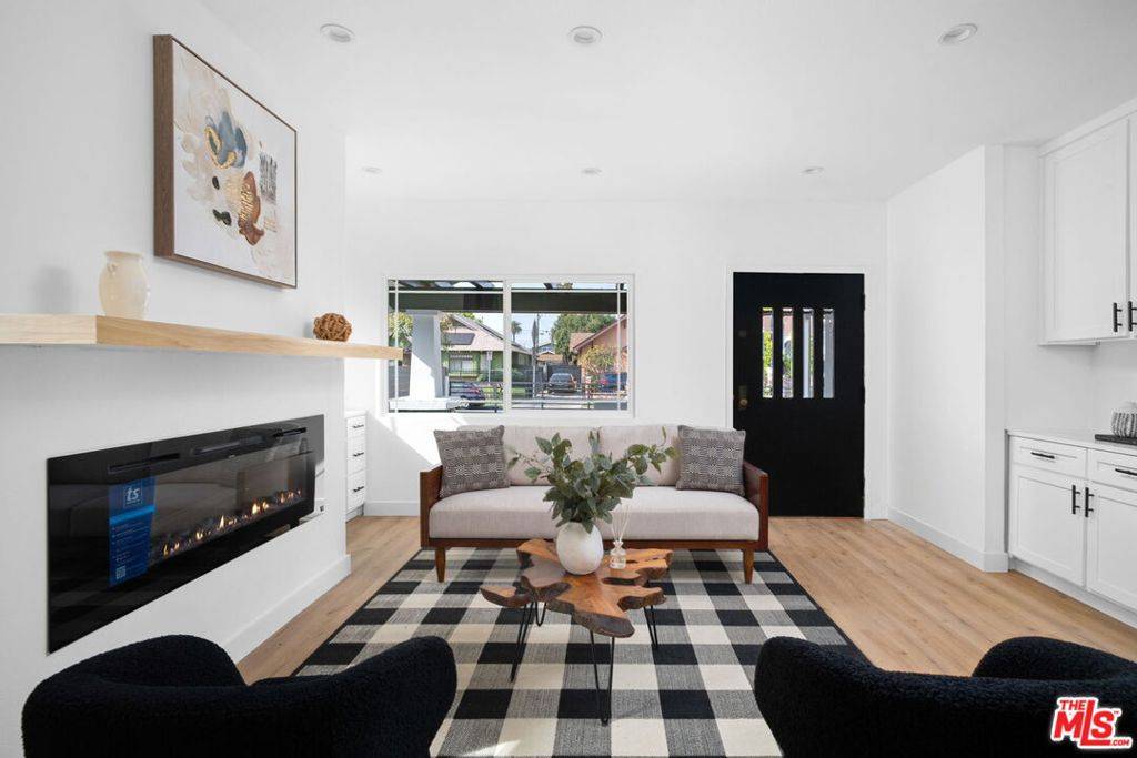 Los Angeles, CA 90037,1050 W 48th ST