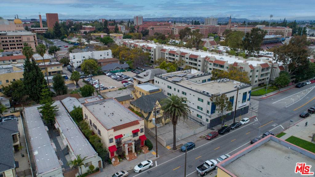 Los Angeles, CA 90007,716 W 30th ST