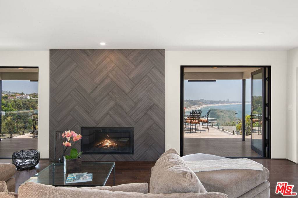 Pacific Palisades, CA 90272,17438 Revello DR