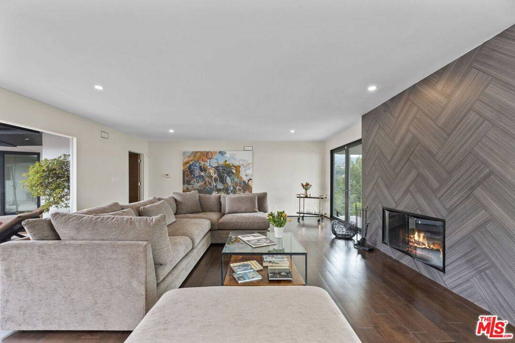 Pacific Palisades, CA 90272,17438 Revello DR
