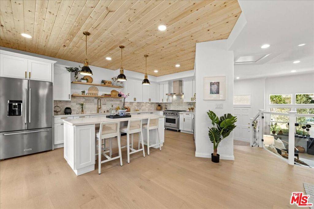 Toluca Lake, CA 91602,4414 Moorpark WAY #11