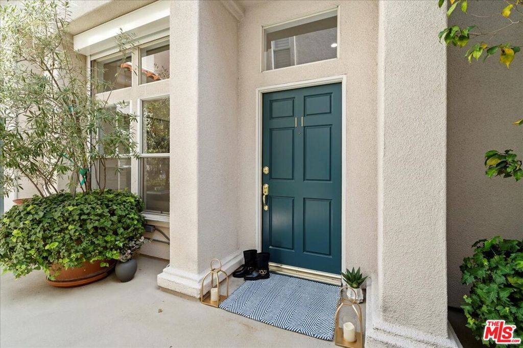 Toluca Lake, CA 91602,4414 Moorpark WAY #11