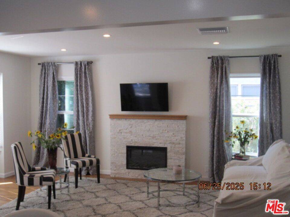 Los Angeles, CA 90039,4231 Edenhurst AVE