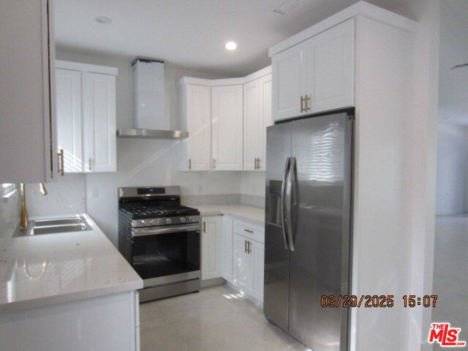 Los Angeles, CA 90027,1807 N Kenmore AVE