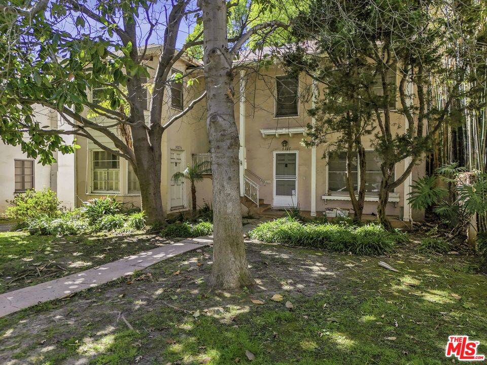 Los Angeles, CA 90025,1431 Greenfield AVE