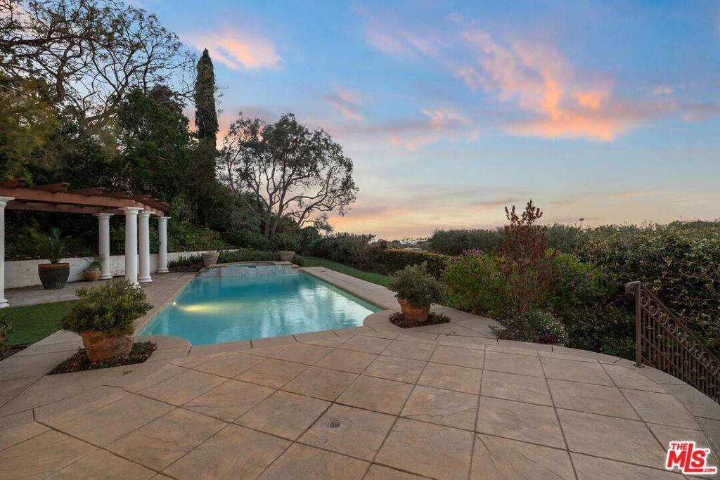 Malibu, CA 90265,6015 Galahad RD