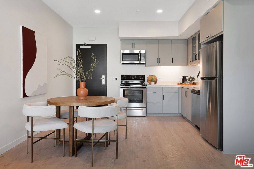 Los Angeles, CA 90027,1325 N New Hampshire AVE #308