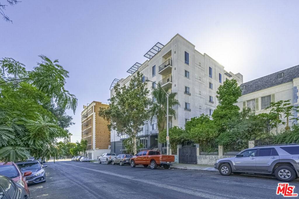 Los Angeles, CA 90005,733 S Manhattan PL #505
